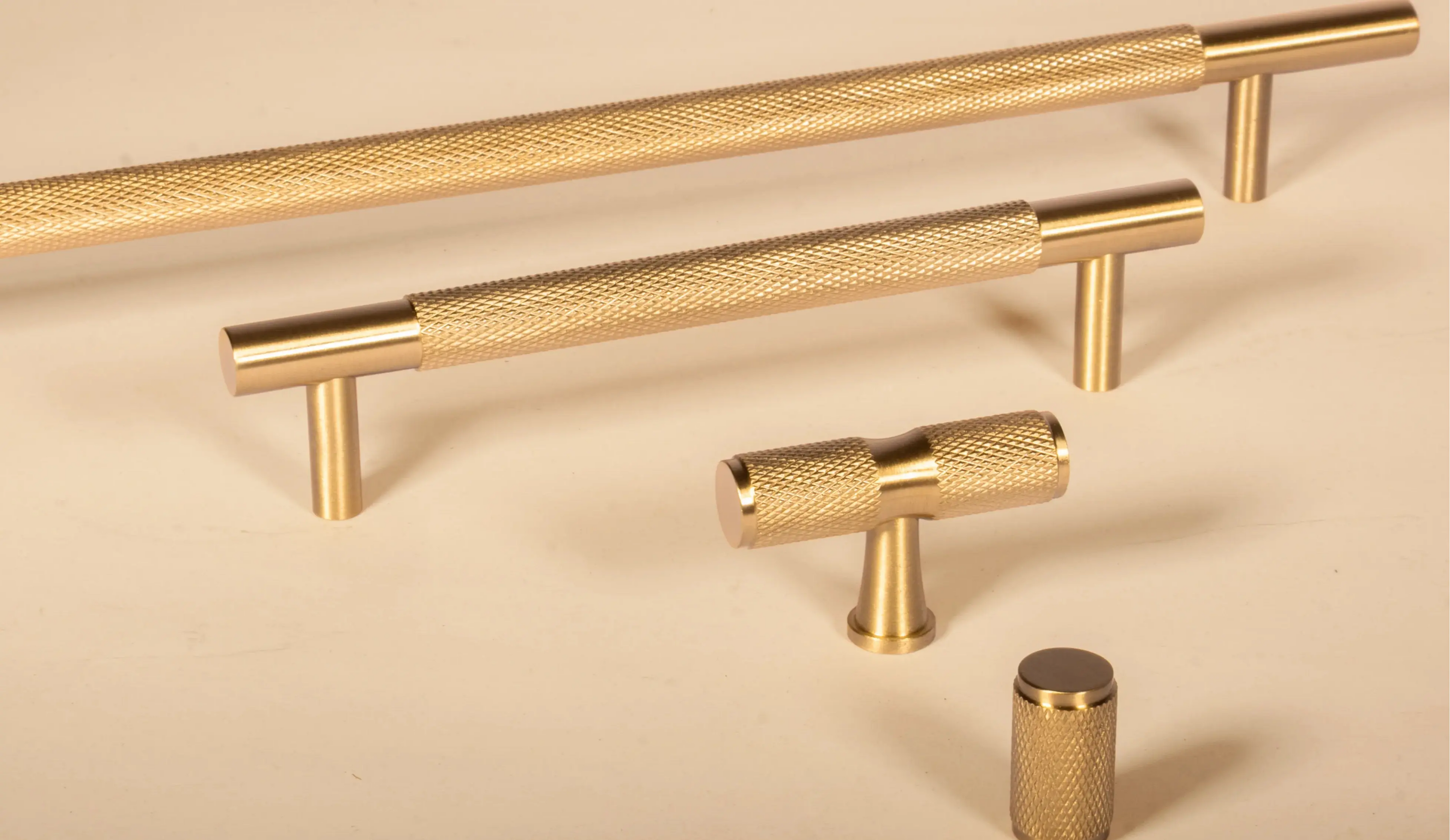 Cabinet pull handle made of solid brass in polished gold finish by Mantara, model B-0060-H.