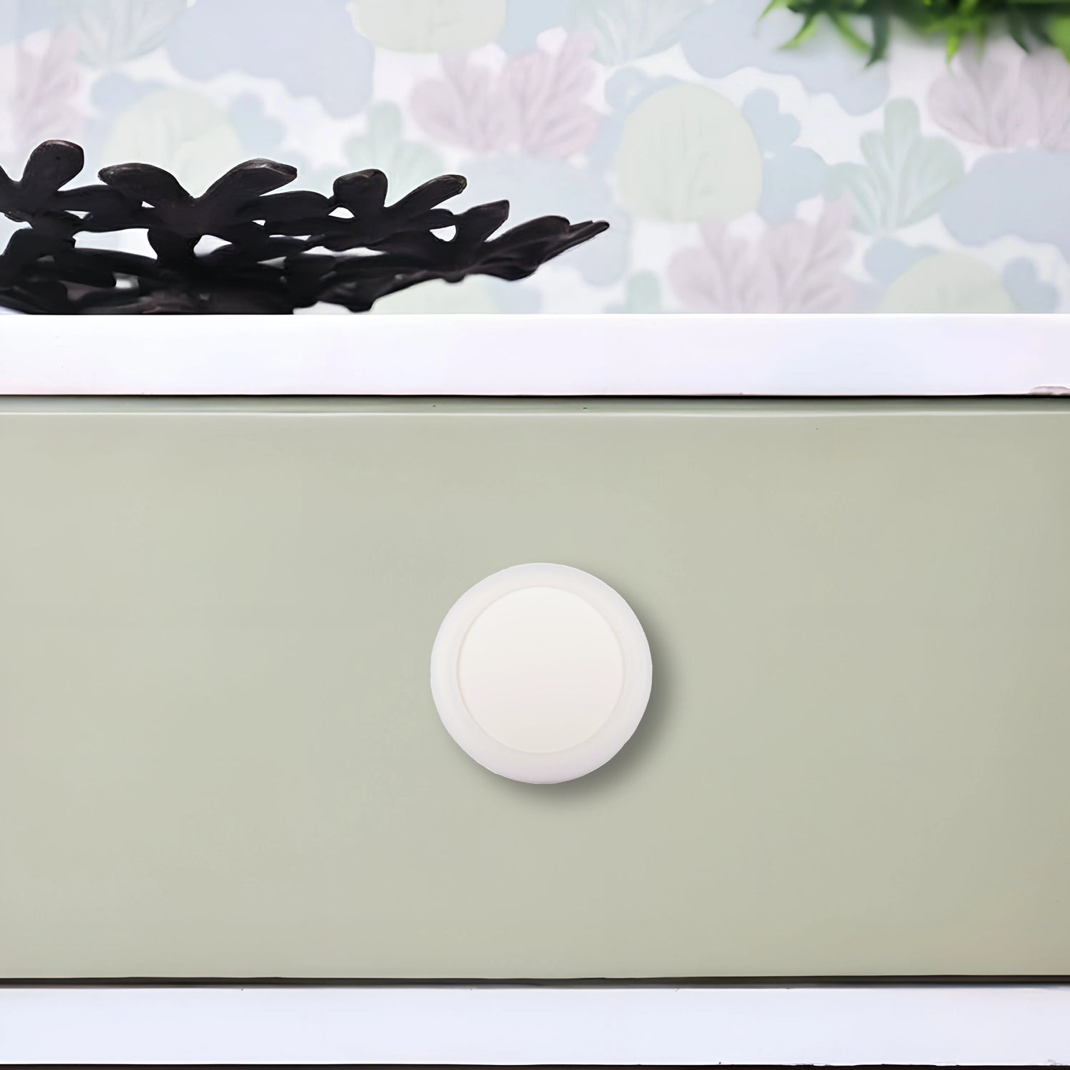 Mallow Knob S-0001 in white silicone, brushed finish, 51mm size, for drawers by Mantara.

