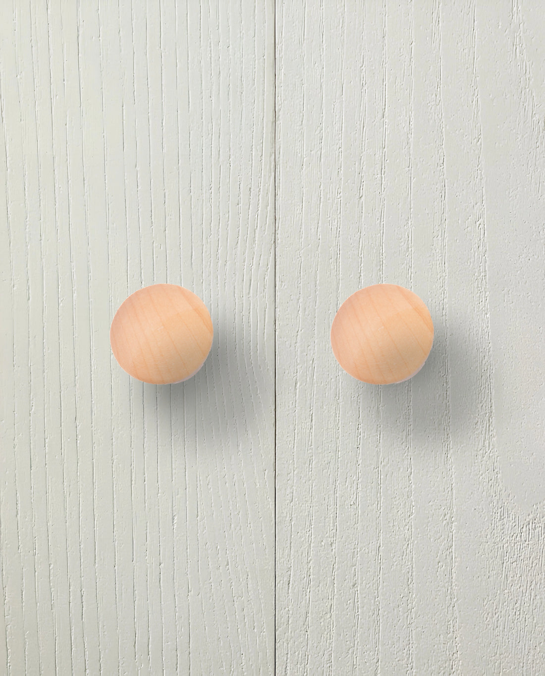 Mantara Alvara Knob W-0044 is a modern beech wood knob, ideal for kitchen drawers, dresser drawers.