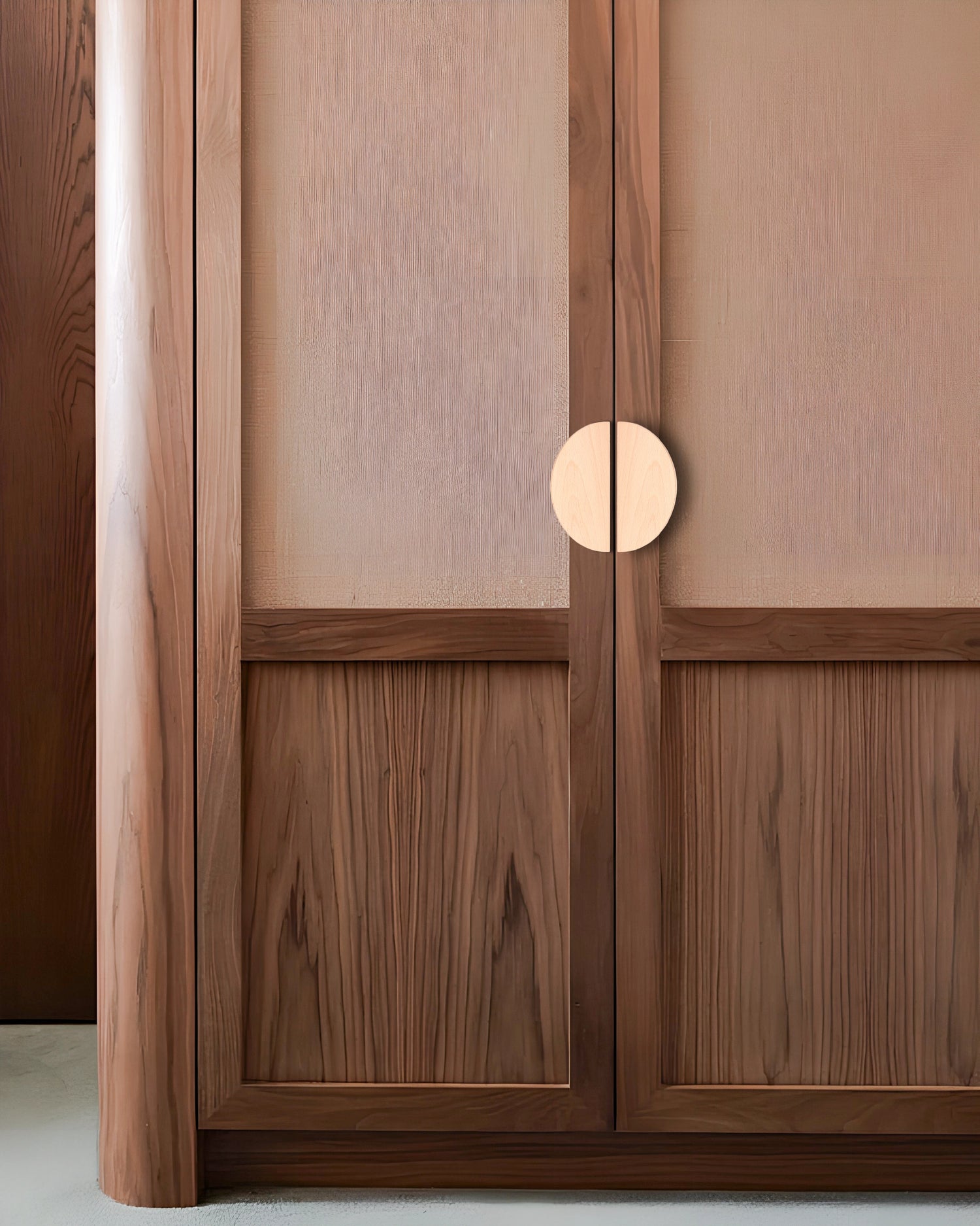 Mantara Samara Handle W-0051 is a modern beech wood handle, ideal for kitchen drawers, dresser drawers