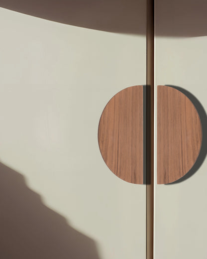 Mantara Samara Handle W-0051 is a modern walnut wood handle, ideal for kitchen drawers, dresser drawers.