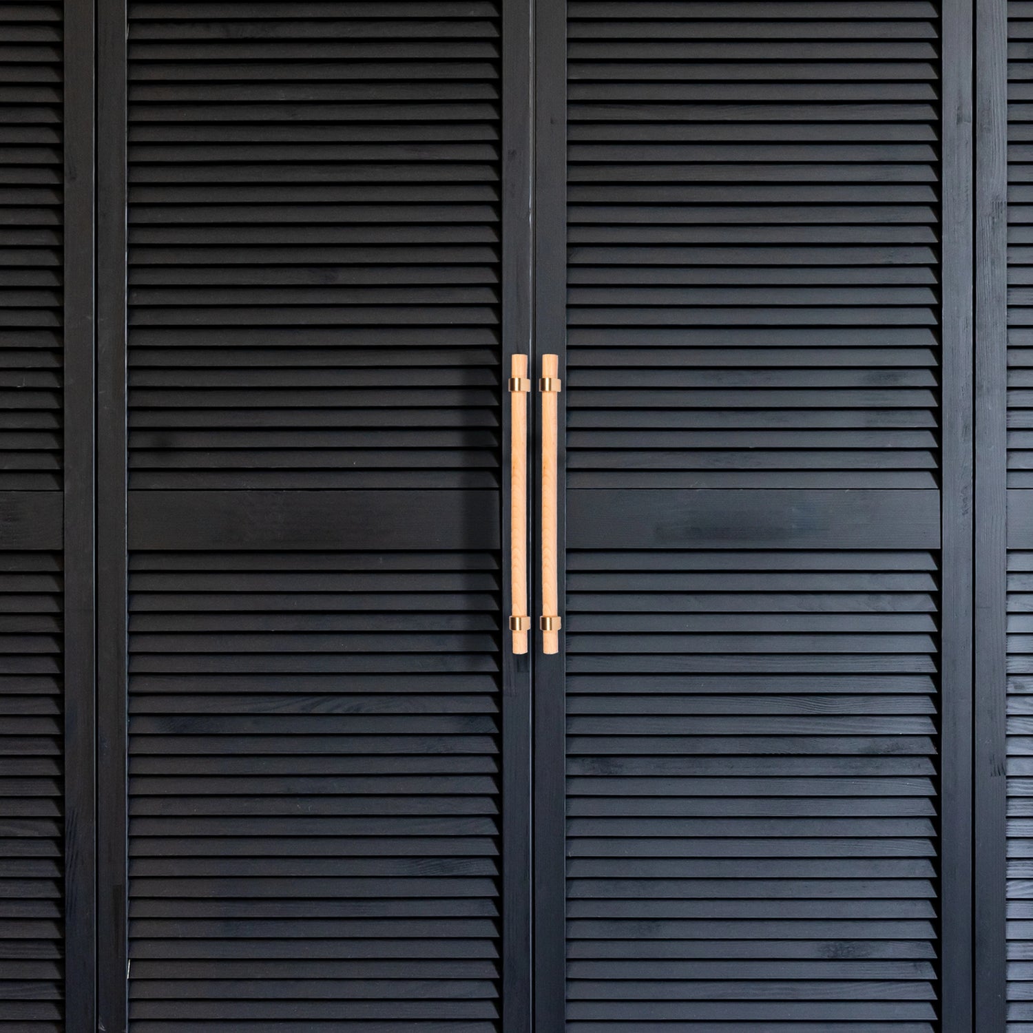 Mantara Aranya Handle W-0053 is a modern beech wood handle, ideal for kitchen drawers, dresser drawers.