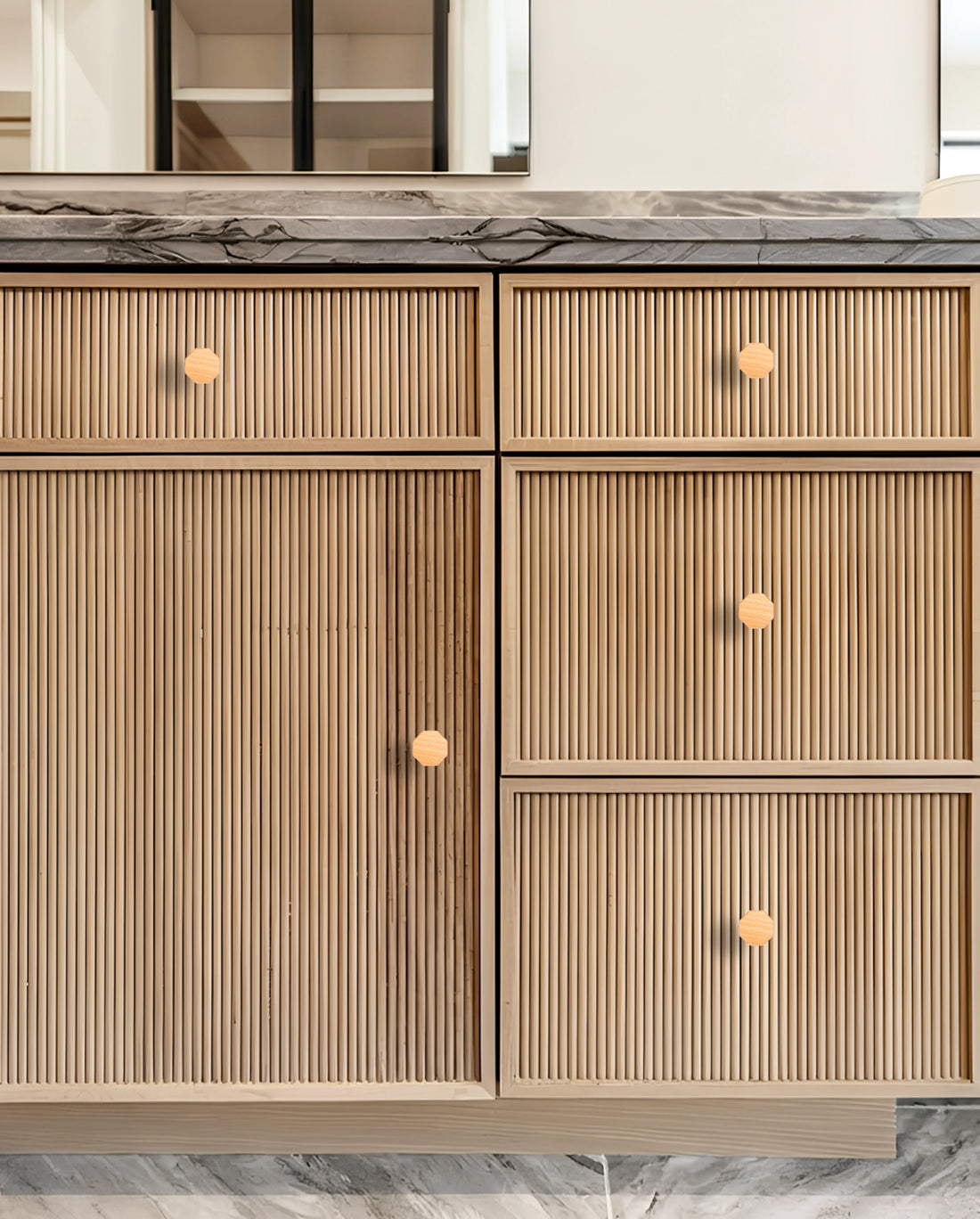 Mantara Thorne Knob W-0056 is a modern  beech wood knob with brushed finish, ideal for kitchen and dresser drawers.

