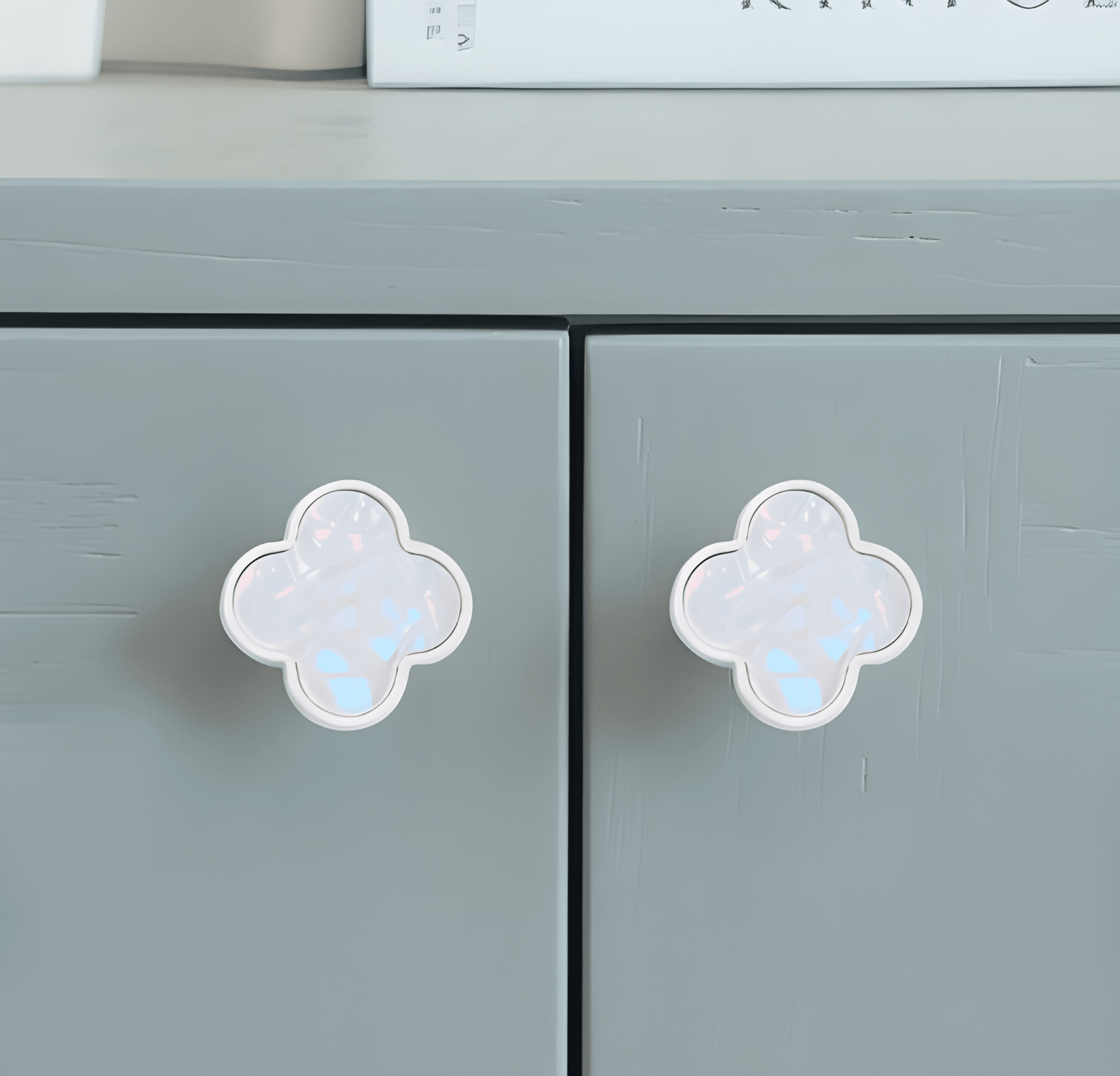 Acrylic and brass round drawer knob in  White  finish by Mantara for cabinets, wardrobes and kitchen drawers. Alhambra knob A-0006