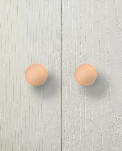 Mantara Alvara Knob W-0044 is a modern beech wood knob, ideal for kitchen drawers, dresser drawers.