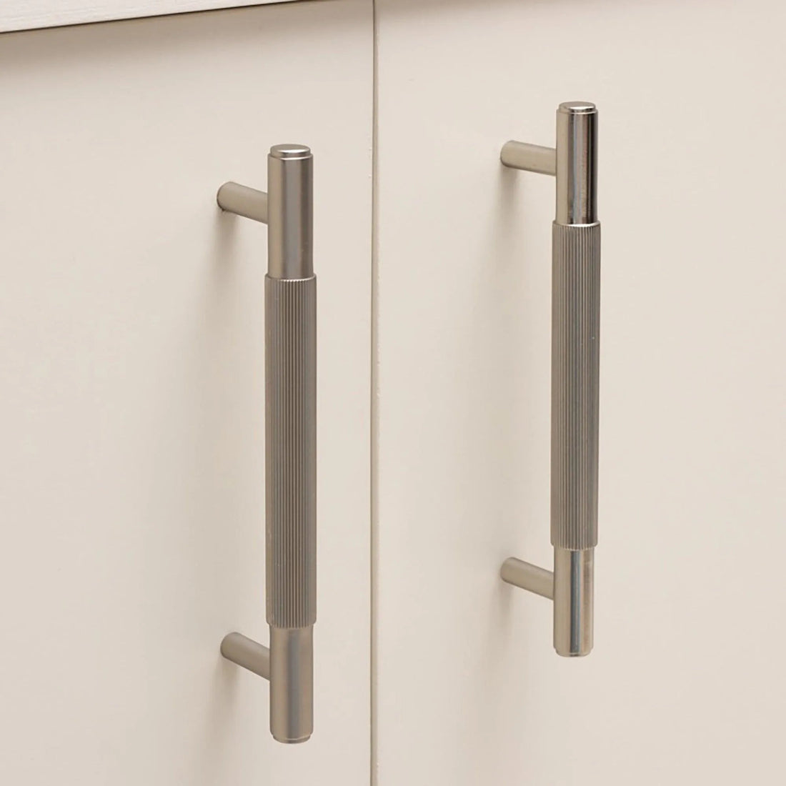  B‑0063 Apollo handle in brushed brass, available in Gold or Silver, length 164 mm with 128 mm center‑to‑center, height 35 mm, thickness 12 mm, stem 7.8 mm, ideal for kitchen cabinets, wardrobes, drawers and bedroom furniture.