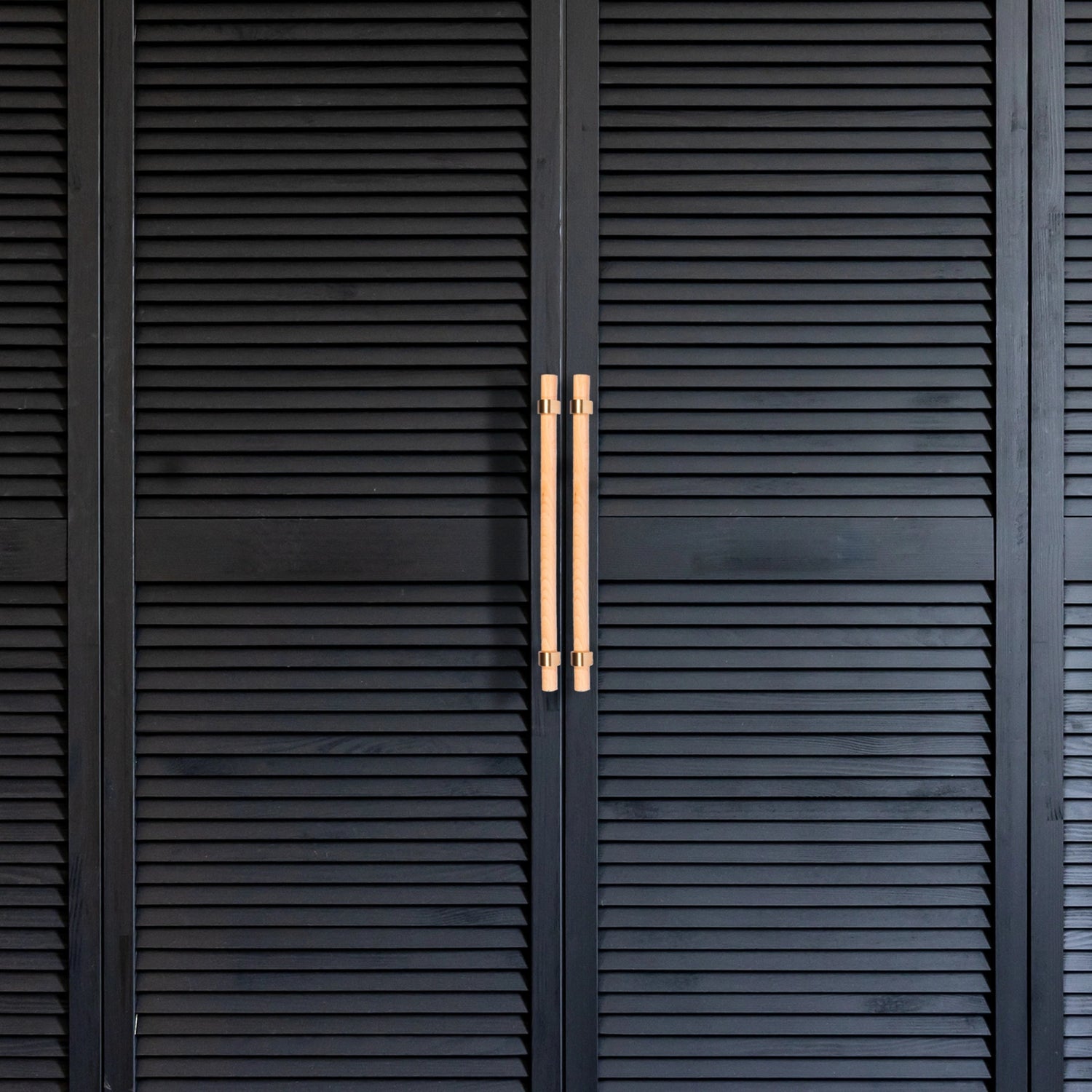 Mantara Aranya Handle W-0053 is a modern beech wood handle, ideal for kitchen drawers, dresser drawers.