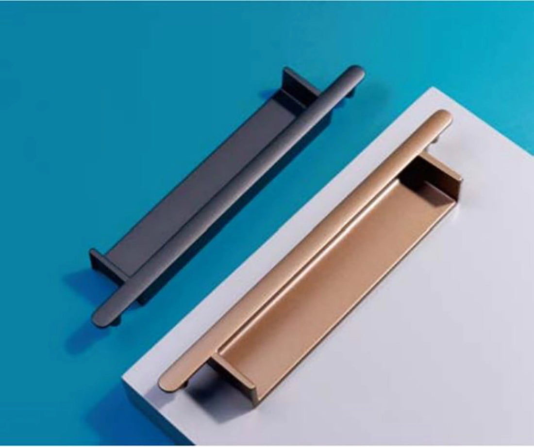 Mantara Ardent Handle Z-0023 is a modern zinc alloy handle in brushed gold and grey finish, ideal for kitchen drawers, dresser drawers.