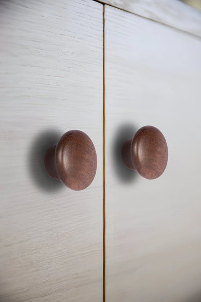 Mantara Aspen Knob  W-0038 is a modern walnut wooden knob in brushed finish, ideal for kitchen and dresser drawers.

