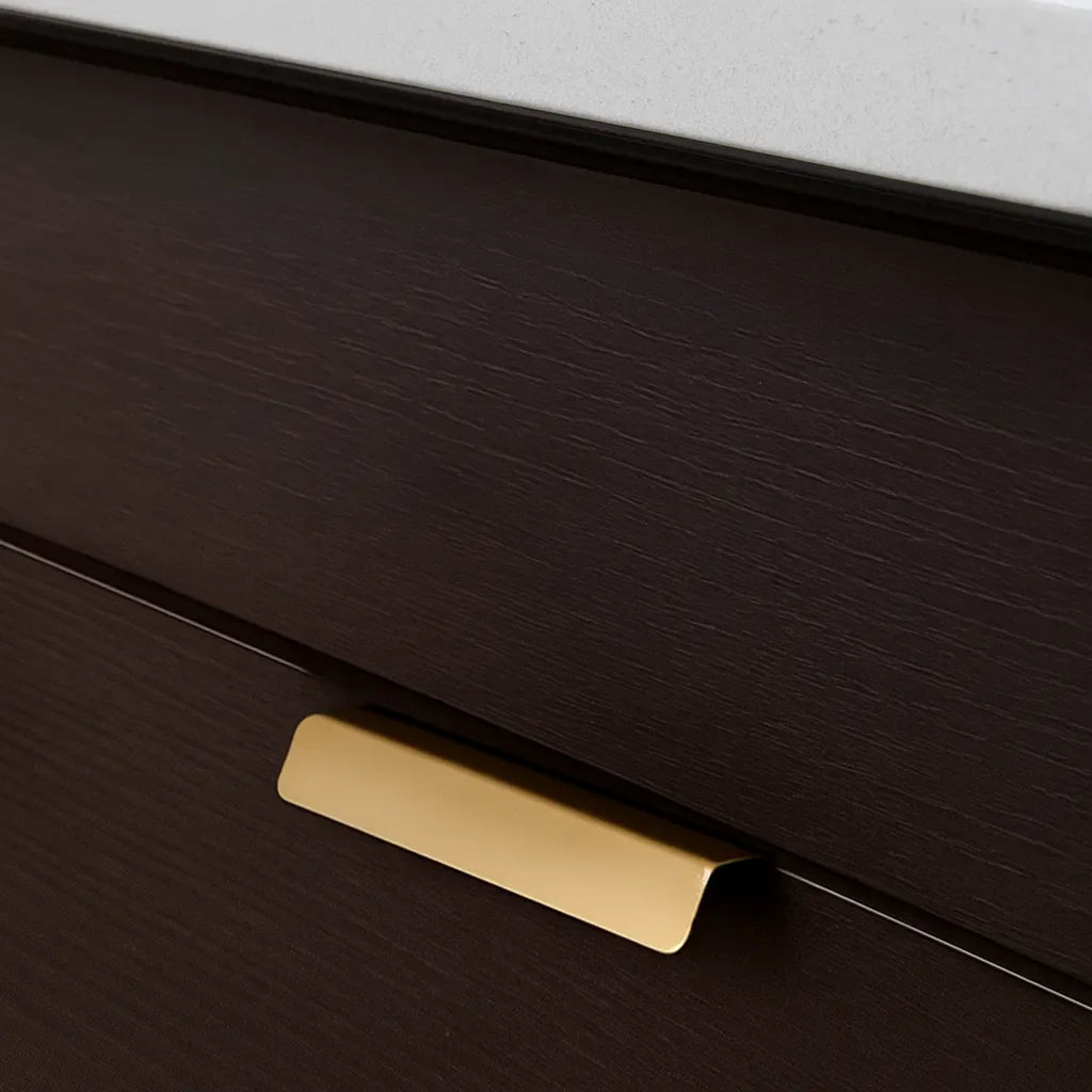 The Mantara B-0050 Panel Handle is a modern polished brass handle in gold, perfect for kitchens, drawers, and bedrooms.