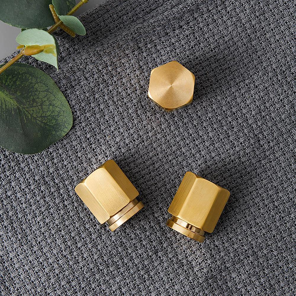 Mantara Brooklyn Handle B-0059 is a modern brushed brass knob and, ideal for cabinets, wardrobes, and kitchens.