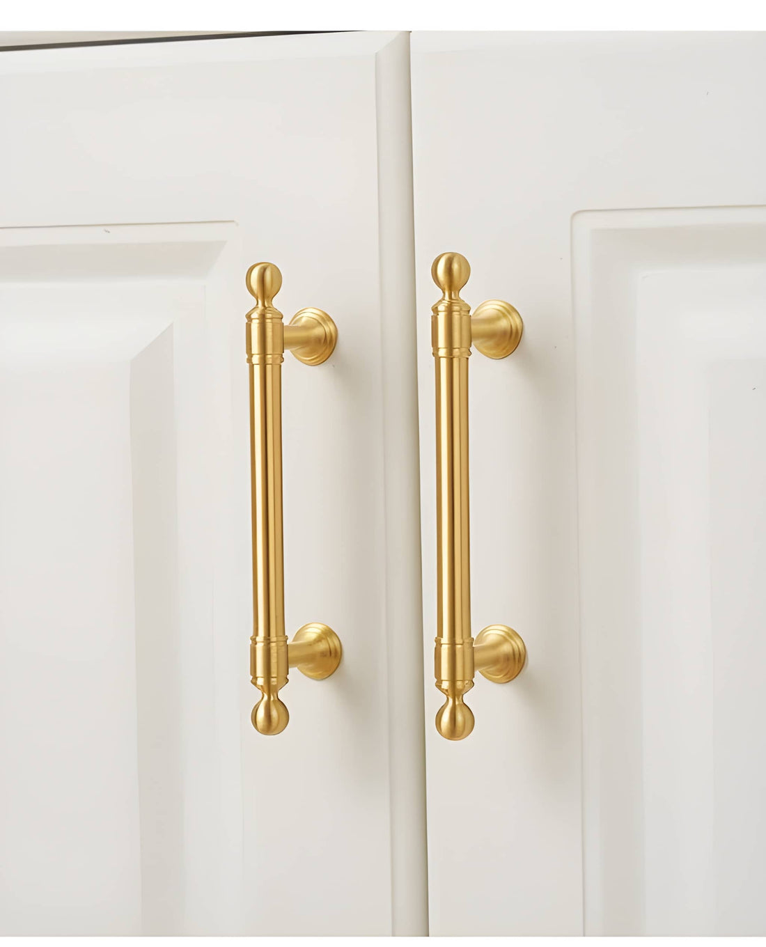 The Mantara B-0127 Caelum Handle is a modern brass handle in bronze and gold, perfect for kitchen drawers, cabinets, and furniture.