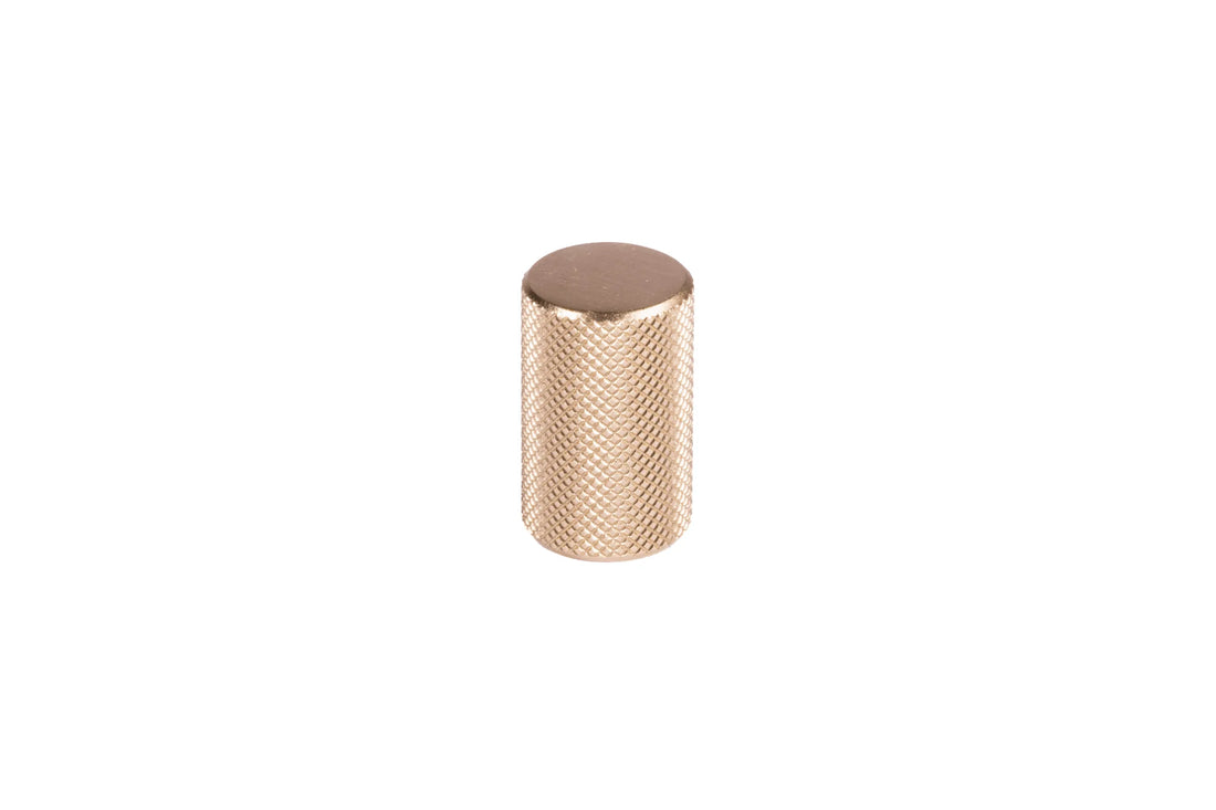 The Mantara AL-0018 Caro Handle is a modern aluminum alloy handle in gold with a brushed finish, ideal for drawers and cabinets.