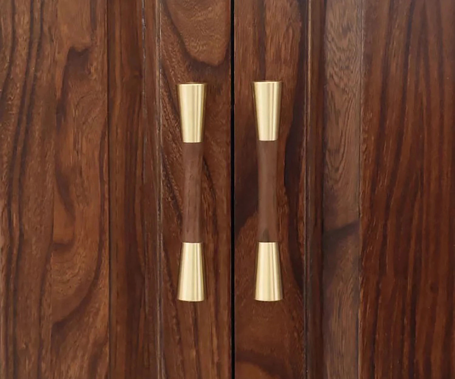 Furniture handle in brass and wood, featuring a tapered form in brown and gold finish, Sylvia Handle W-0014 by Mantara.