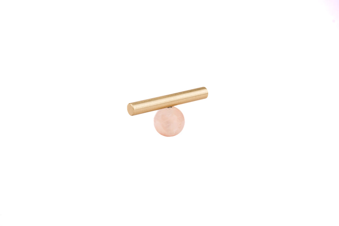The Mantara C-0020 Chroma T-Bar is a modern crystal and brass knob in pink, ideal for drawers and cabinets.