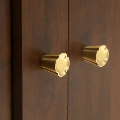 Clover knob B-0011, gold finish, Dia18mm H18mm, brushed brass, for kitchen drawers &amp; cabinets by Mantara