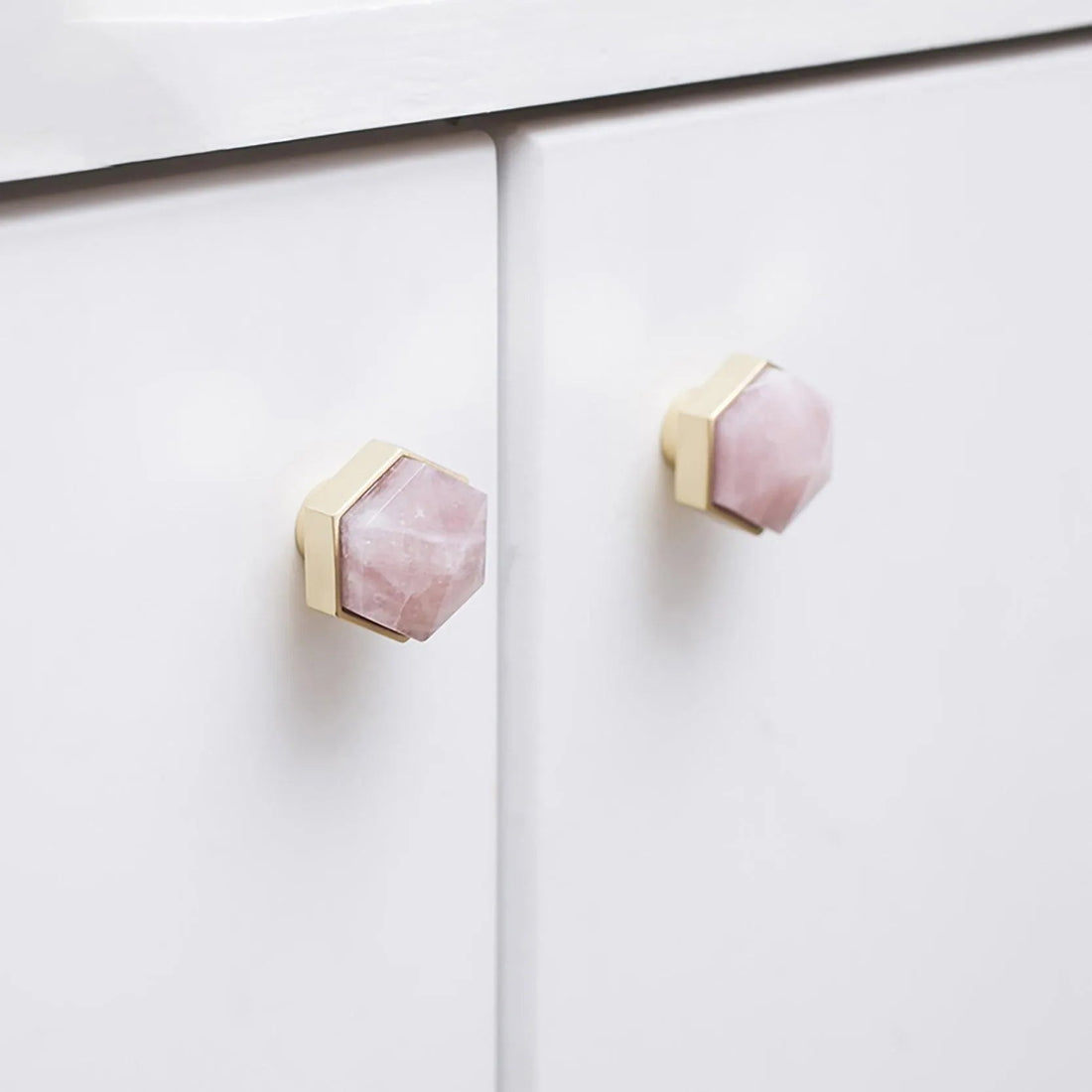 The Mantara C-0005 is a modern crystal + brass knob in pink, ideal for cabinets and wardrobes.
