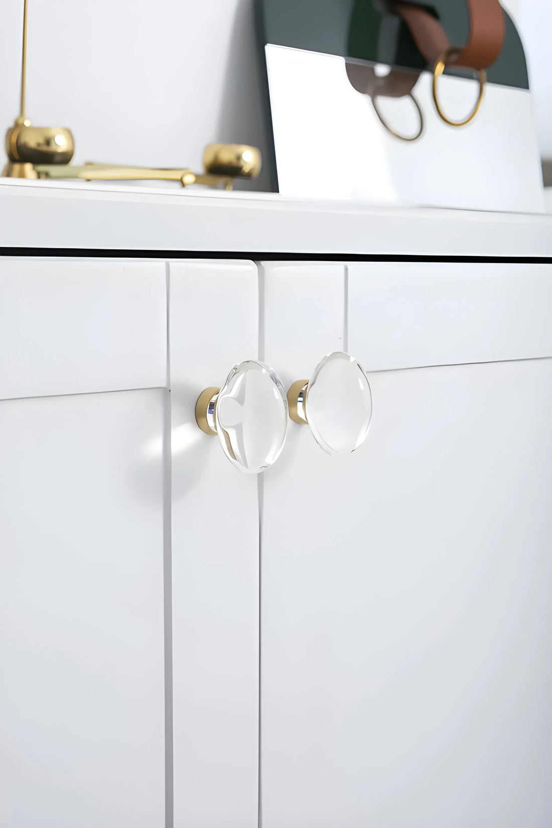 The Mantara C-0008 is a modern artificial crystal + brass knob in white/brass, ideal for wardrobes and drawers.