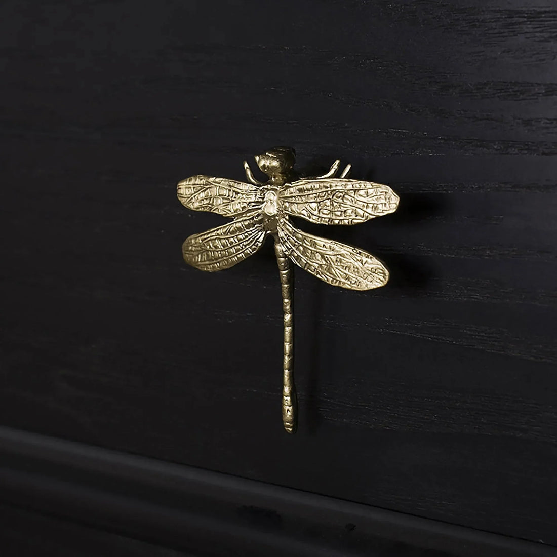The Mantara B-0015 Dragonfly Knob is a modern solid brass knob in polished gold, perfect for wardrobes, cabinets, and drawers.