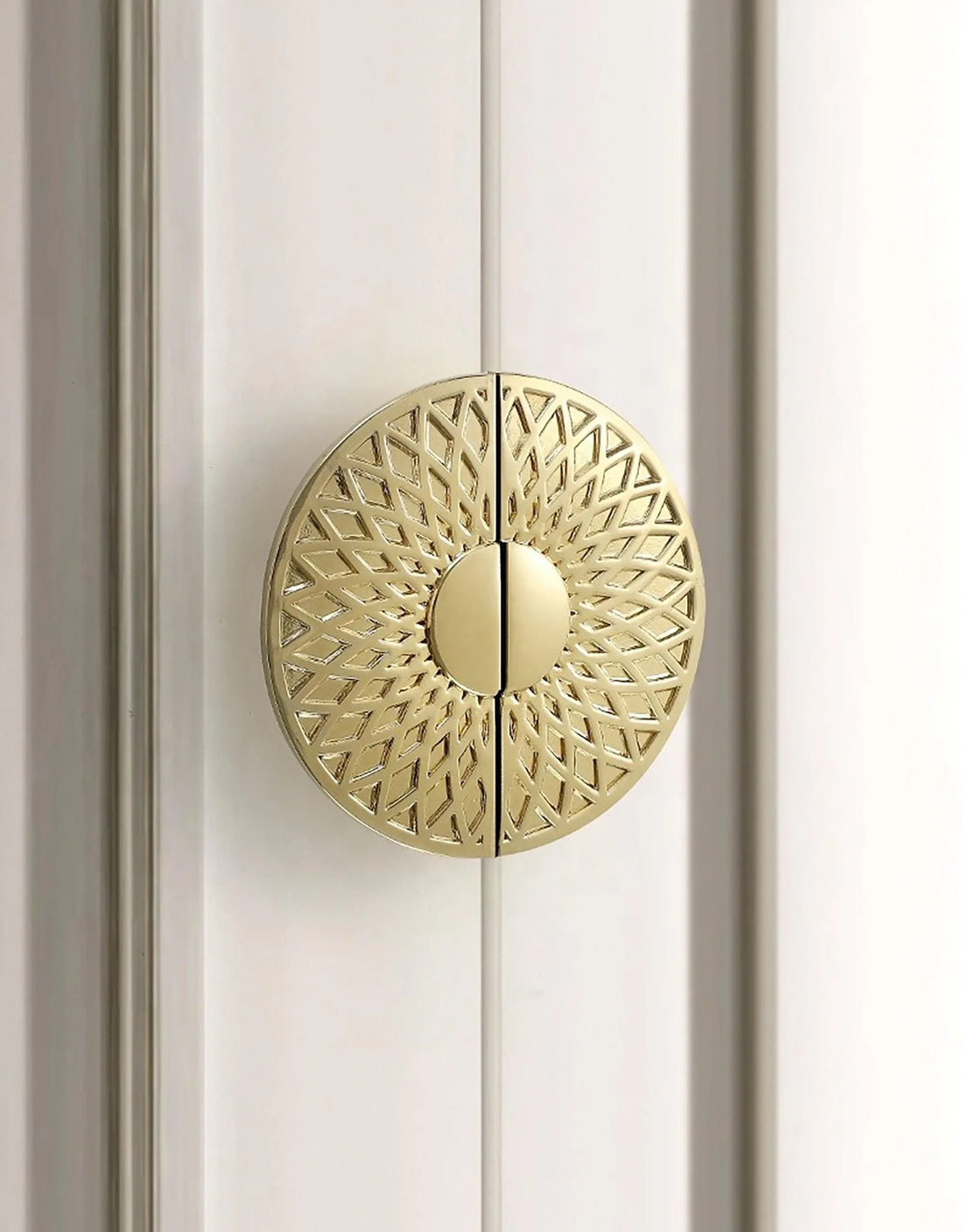 The Mantara B-0033 Drona Handle is a modern polished brass handle in gold, ideal for wardrobes, main doors, cupboards, and drawers.