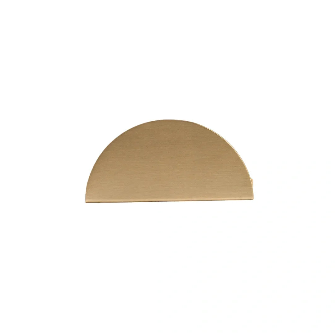 The Eliza Handle by Mantara B-0114 is a modern brushed brass handle in gold, ideal for drawers and cabinets.