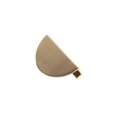 The Eliza Handle by Mantara B-0114 is a modern brushed brass handle in gold, ideal for drawers and cabinets.