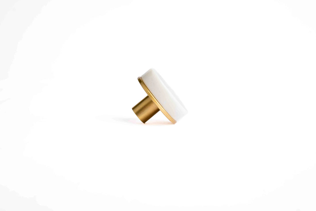 Elysian Knob M-0016 in white marble and brass, 32mm, polished face with brushed stem, for kitchen and dresser drawers.