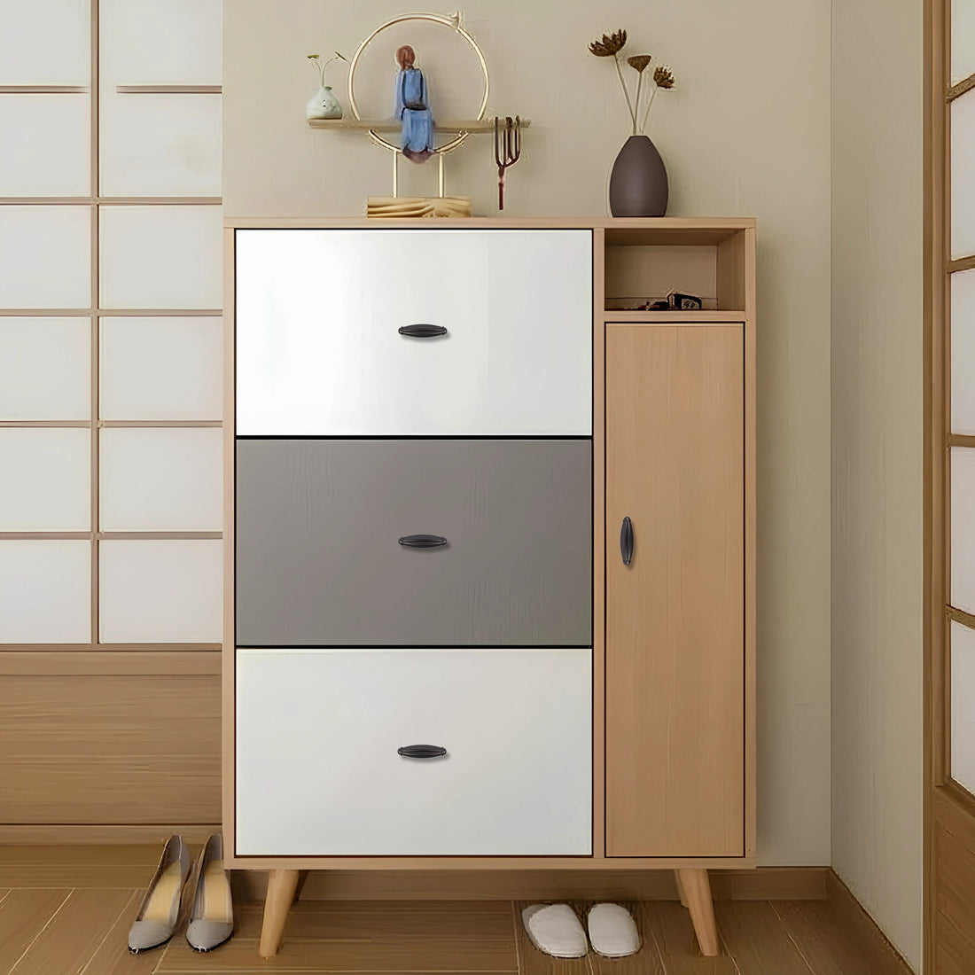 Mantara Empress Handle Z-0022 is a modern zinc alloy handle in brushed black finish, ideal for kitchen drawers, dresser drawers.