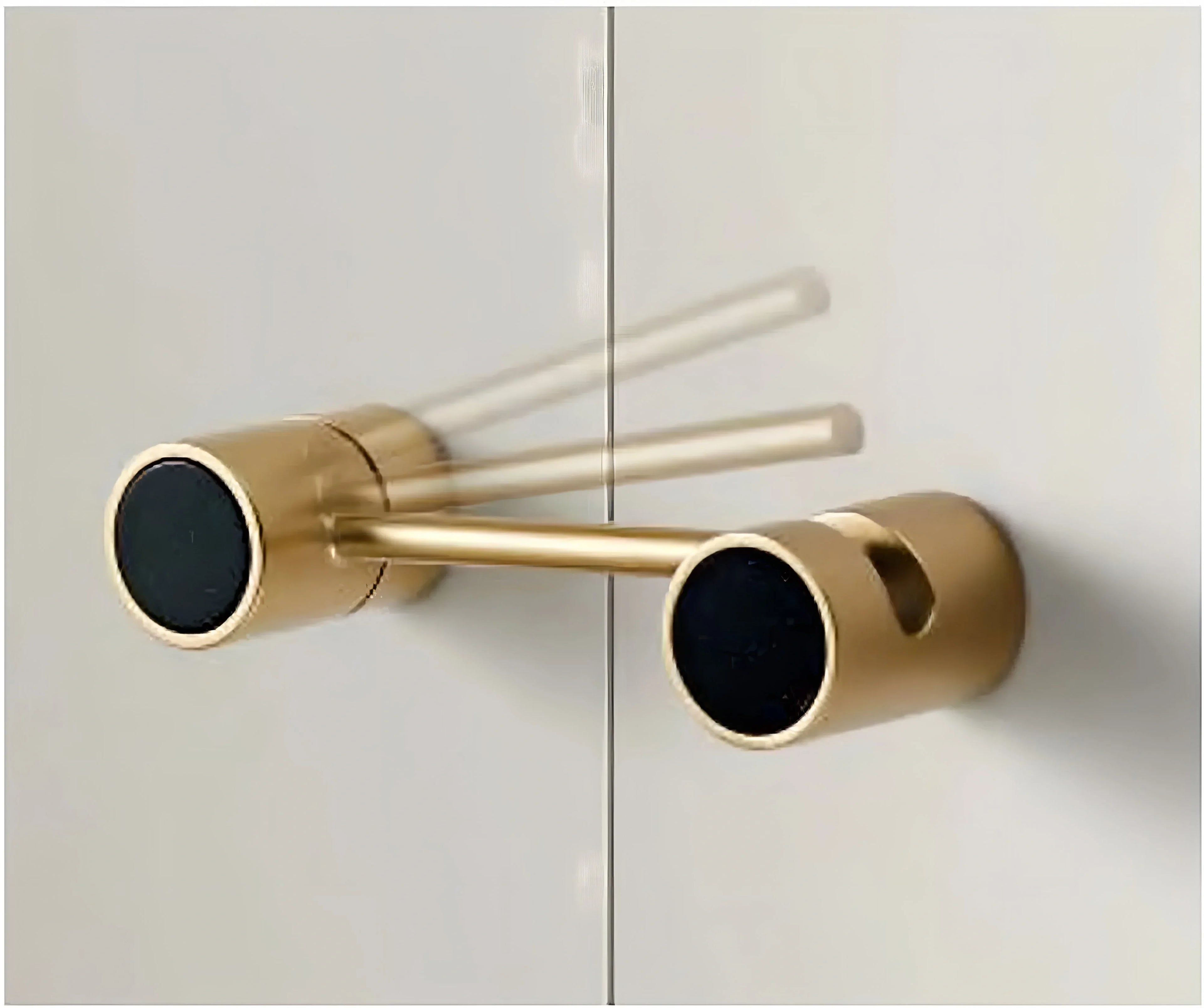 Auris Handle and Knob