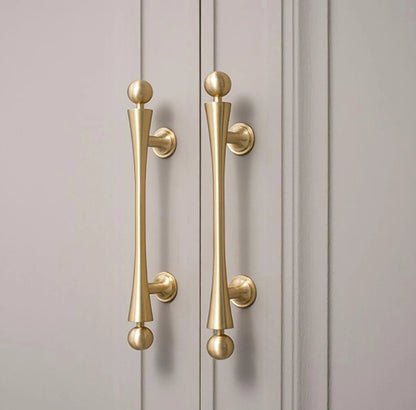 B‑0071 Felicity solid brass pull handle in brushed gold finish, available in 175 mm &amp; 206 mm lengths, ideal for wardrobes, cabinets, drawers, doors and bathrooms by Mantara.