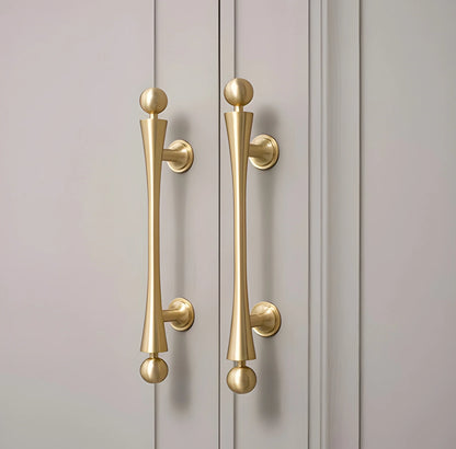 Mantara Felicity Handle B-0071 is a modern brass handle in brushed gold, ideal for wardrobes, doors, and furniture.