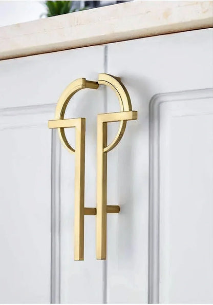 Mantara Contour Handle Pair Z-0008 is a modern zinc alloy handle in matte gold, ideal for doors and cupboards.