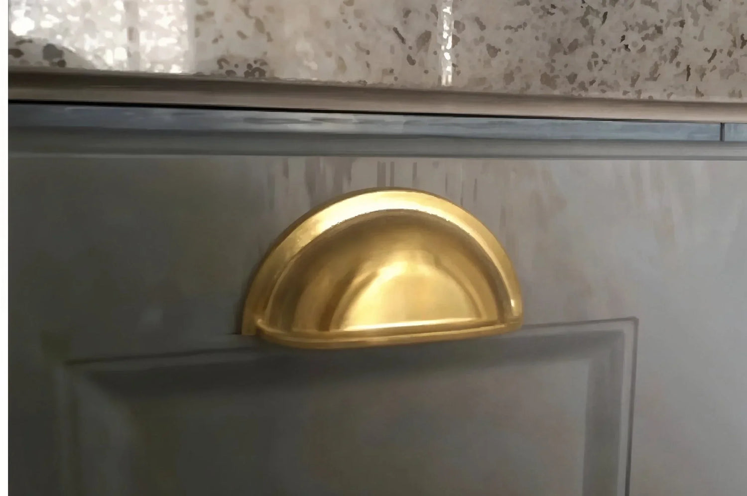 Mantara Exedra Pull Knob Matte Z-0003 is a modern zinc alloy knob in gold ideal for furniture and drawers.