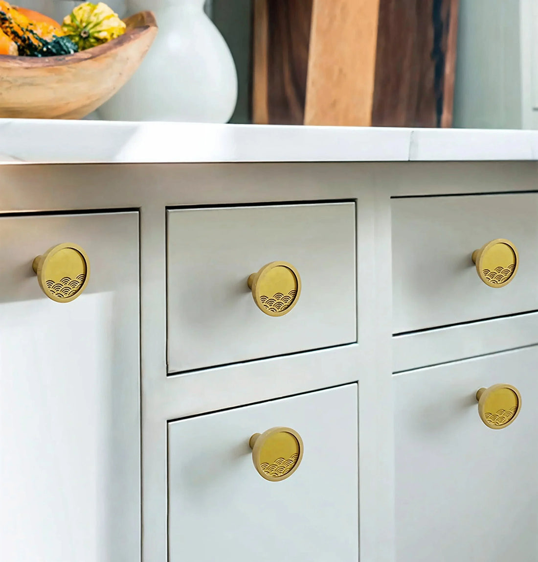 The Mantara B-0009 Marina Knob is a modern brass knob in brushed gold, ideal for wardrobes, kitchens, drawers, and cabinets.