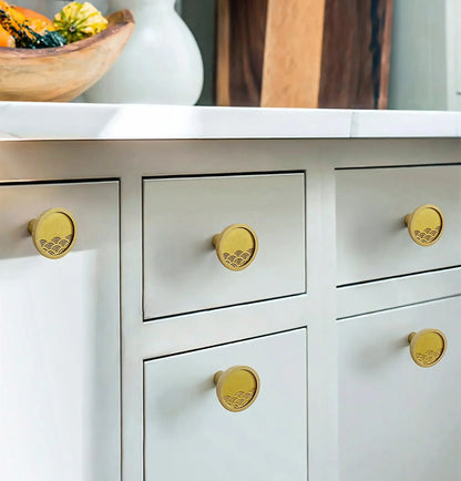 The Mantara B-0009 Marina Knob is a modern brass knob in brushed gold, ideal for wardrobes, kitchens, drawers, and cabinets.