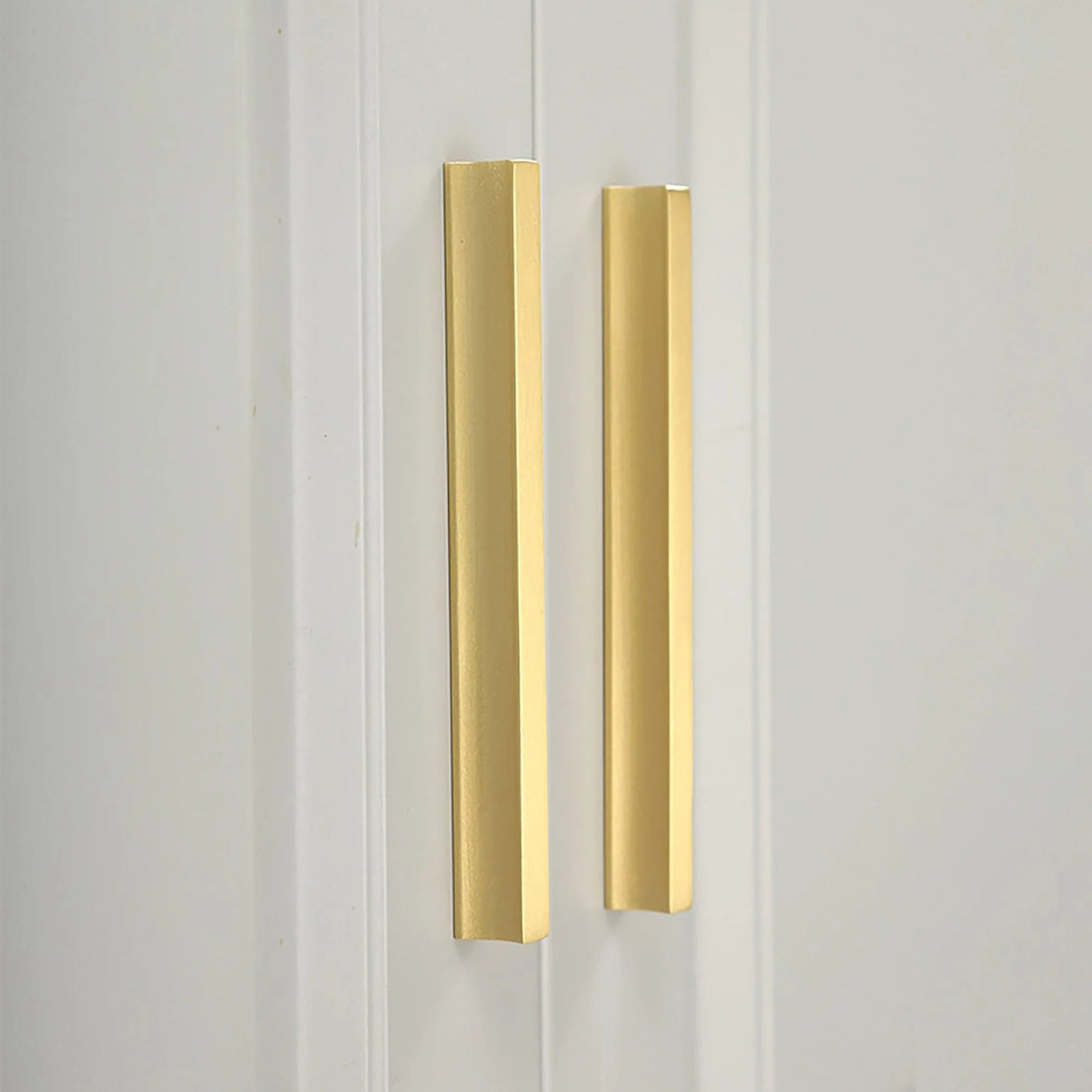 Mantara B‑0078 Galactic handle in brushed brass, available in sizes from 32 mm to 400 mm, sleek modern pull for wardrobes, doors, drawers and kitchen cabinets by Mantara.