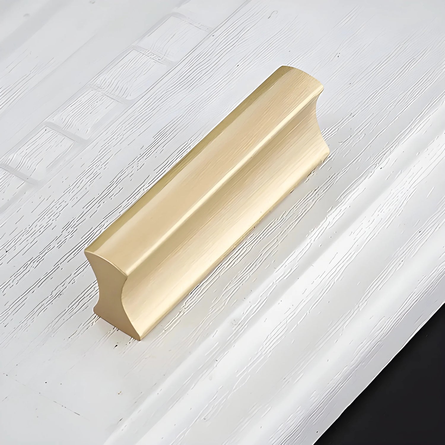 Mantara B‑0078 Galactic handle in brushed brass, available in sizes from 32 mm to 400 mm, sleek modern pull for wardrobes, doors, drawers and kitchen cabinets by Mantara.
