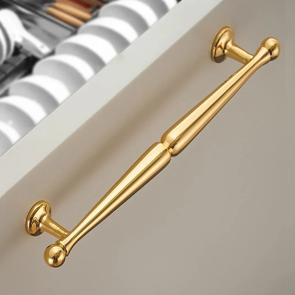 Mantara Giselle Handle B-0069 is a modern brushed brass handle in gold, ideal for cupboards and kitchens.