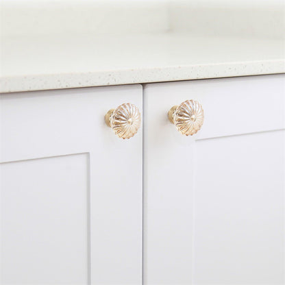 The Mantara C-0010 is a modern crystal knob in champagne/brass, ideal for kitchens, drawers, and cabinets.