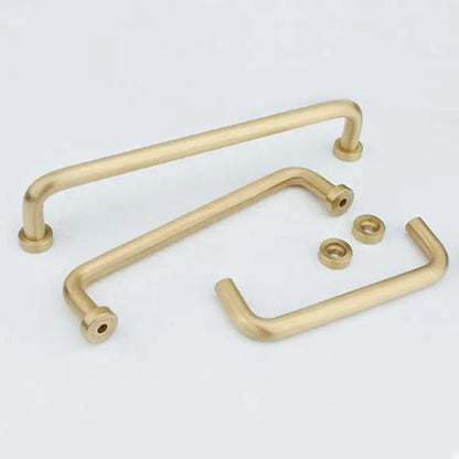 The Gleam Handle by Mantara B-0106 is a brushed brass handle in gold, ideal for furniture, wardrobes, and kitchens.
