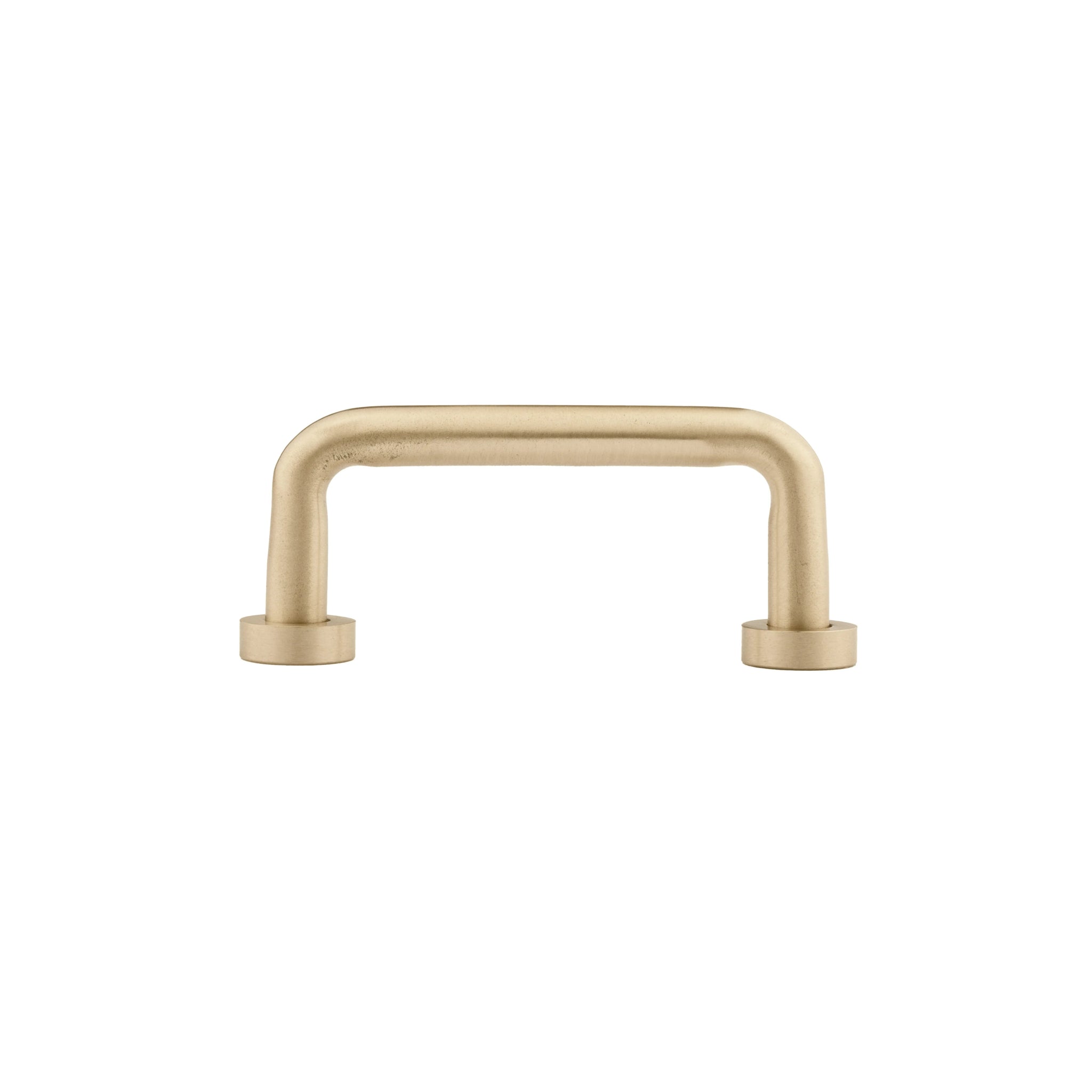 The Gleam Handle by Mantara B-0106 is a brushed brass handle in gold, ideal for furniture, wardrobes, and kitchens.