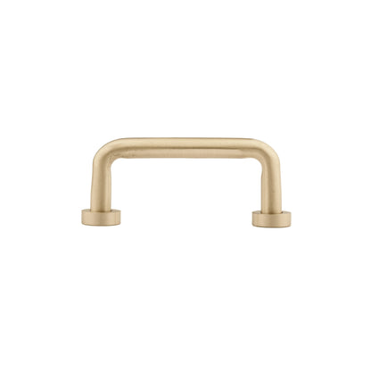 The Gleam Handle by Mantara B-0106 is a brushed brass handle in gold, ideal for furniture, wardrobes, and kitchens.