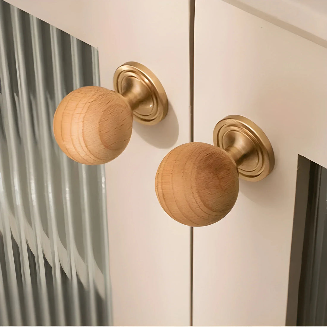 Mantara Globe Knob W-0049 is a modern beech wood knob, ideal for kitchen drawers, dresser drawers.