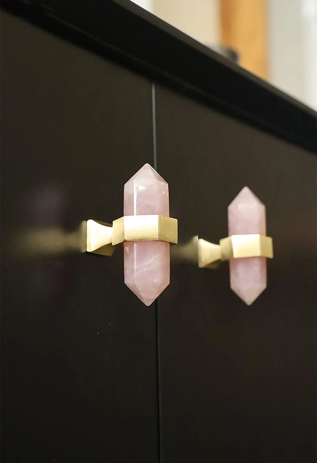 The Mantara C-0012 is a modern crystal knob in pink, ideal for kitchens, furniture, drawers, and cabinets.