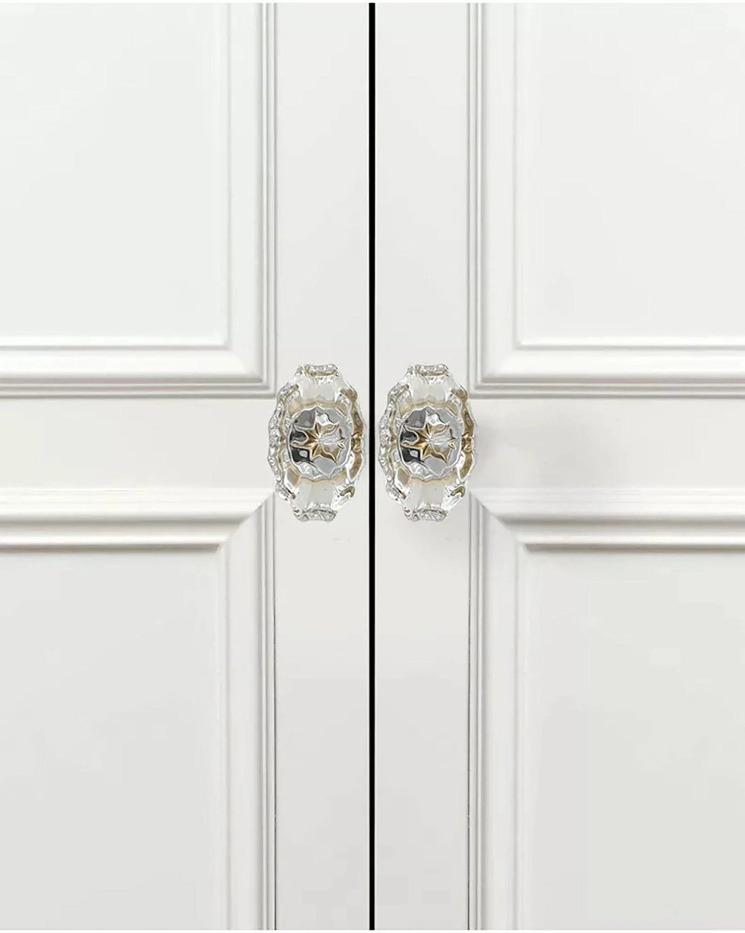 The Mantara C-0009 is a modern artificial crystal + brass knob in white/brass, ideal for kitchens and cabinets.