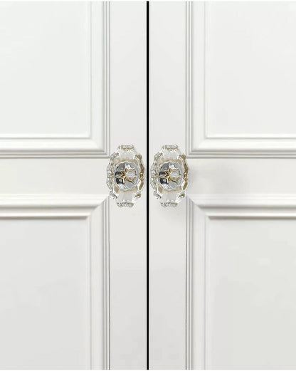 The Mantara C-0009 is a modern artificial crystal + brass knob in white/brass, ideal for kitchens and cabinets.