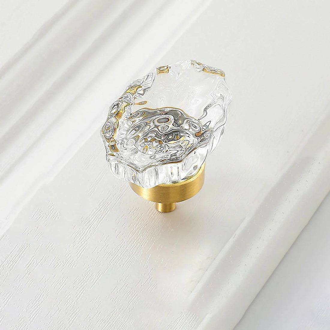 The Mantara C-0009 is a modern artificial crystal + brass knob in white/brass, ideal for kitchens and cabinets.
