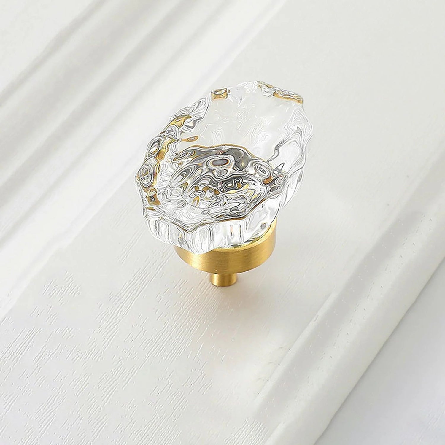 The Mantara C-0009 is a modern artificial crystal + brass knob in white/brass, ideal for kitchens and cabinets.