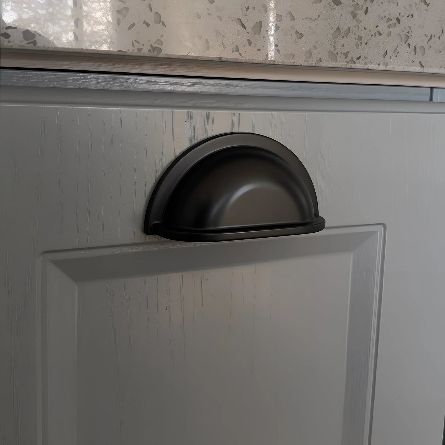 Mantara Exedra Pull Knob Matte Z-0003 is a modern zinc alloy knob in black, ideal for furniture and drawers.