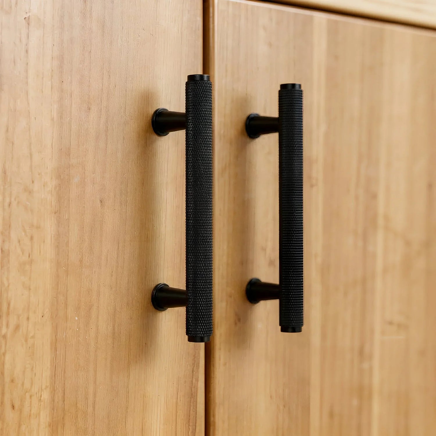 The Mantara AL-0013 Inez Handle is a modern black aluminum handle with a brushed finish, perfect for kitchens, drawers, and cabinets.